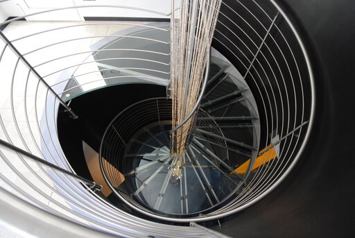 Superior – Curved steel staircase with a striking sculptural form