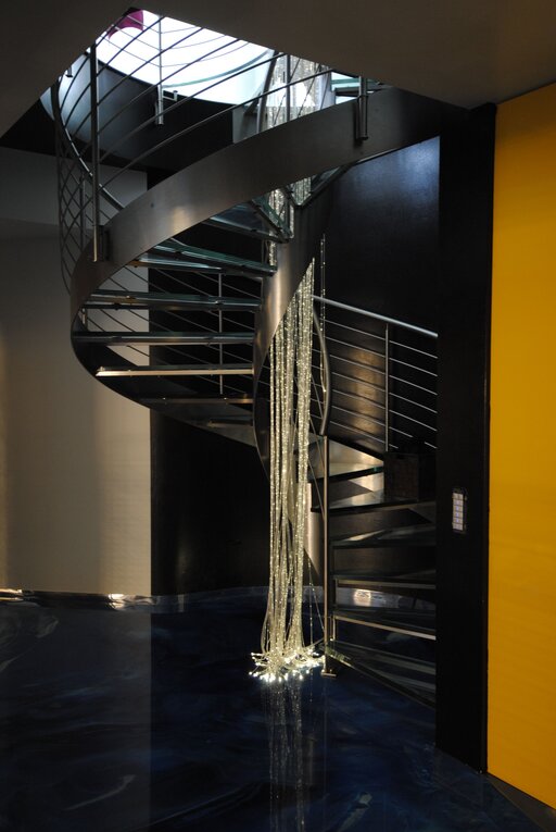 Superior – Curved steel staircase with a striking sculptural form