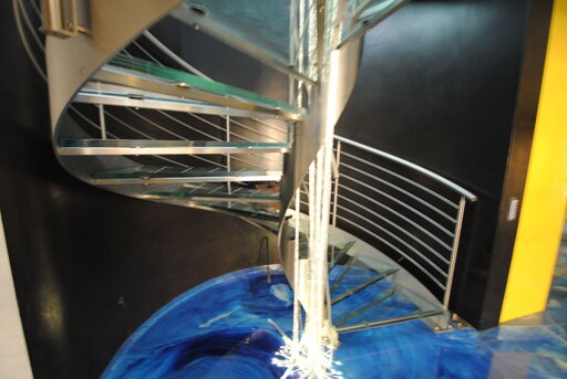 Superior – Curved steel staircase with a striking sculptural form