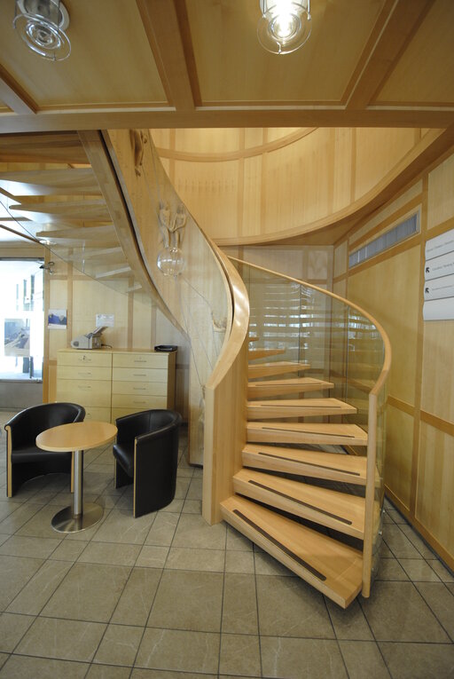 Europa Art – Curved designer staircase with sculptural lines