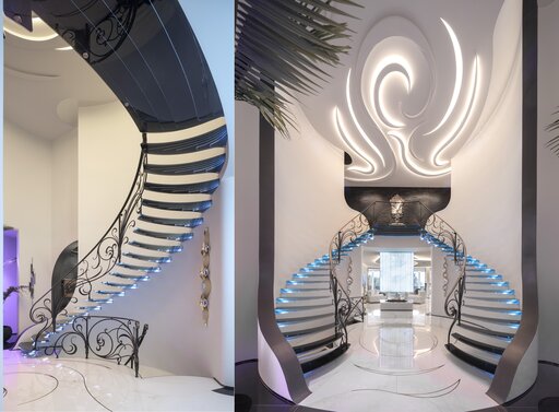 Acrylic cantilever staircase