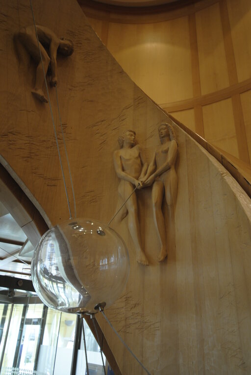 Europa Art – Curved designer staircase with sculptural lines