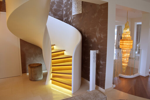 Tornado – Curved wooden staircase with flowing, organic lines